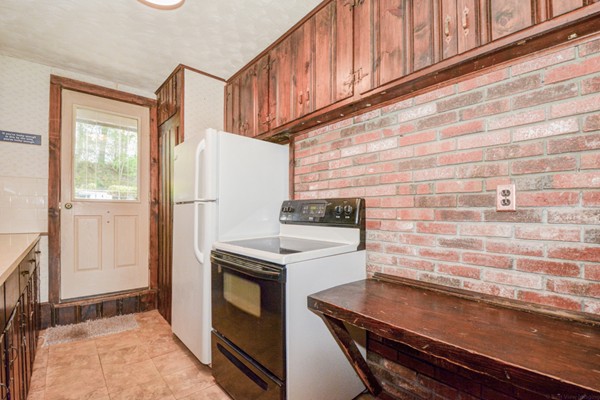 38 West Point Road Webster, MA 01570 - Photo 3 of 30 Gallery Image 3