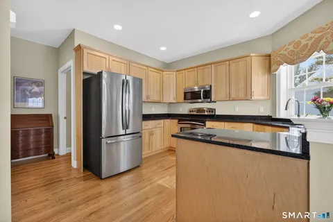 $599,000 | 175 Ferry Road, Unit 4, Old Saybrook, CT 06475