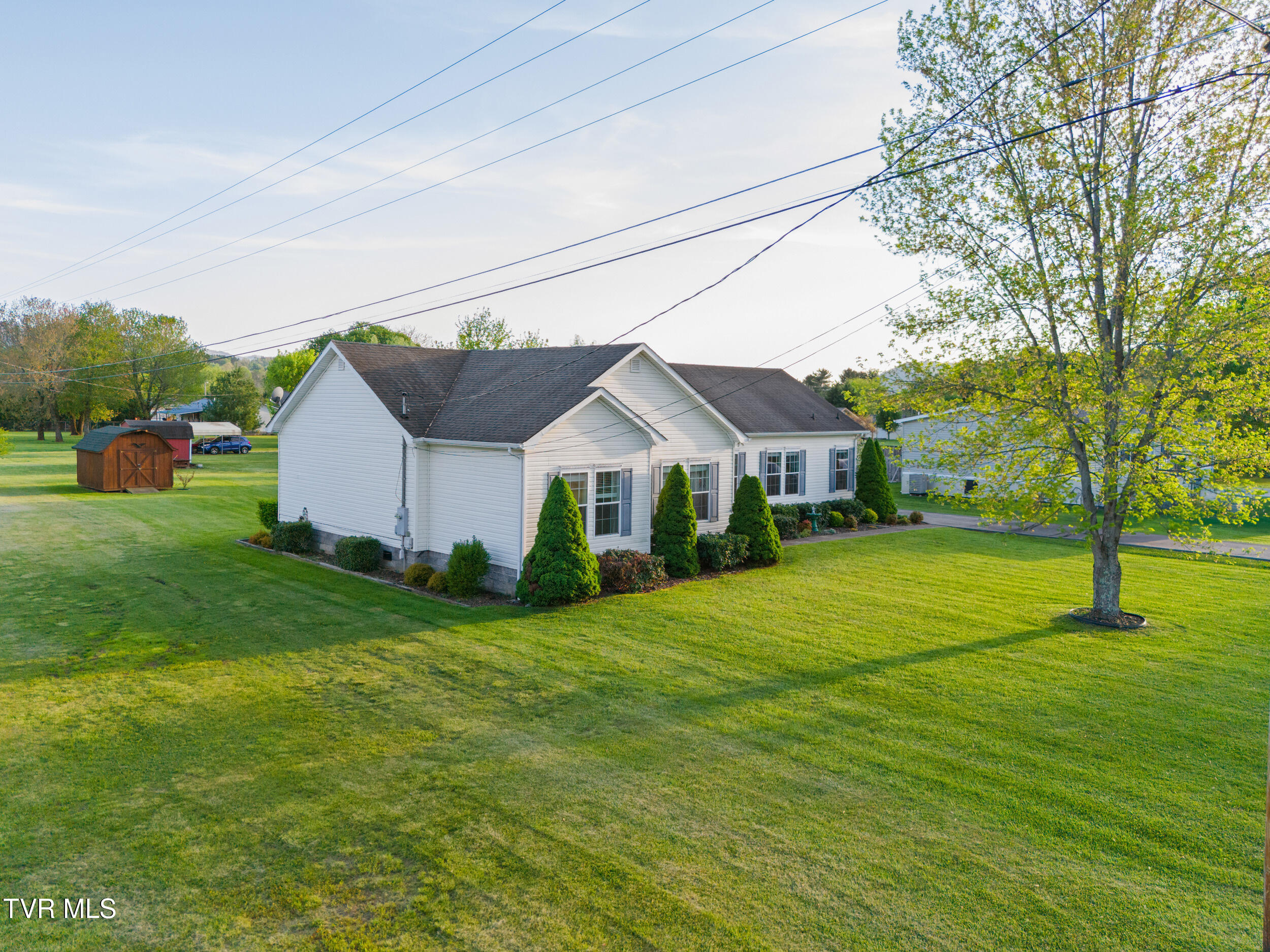 261 Adams Road Mountain City, TN 37683 - Photo 30 of 33 4.28.25_lmc-51