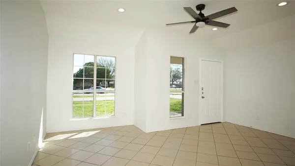 $1,850 | 319 Southeast 13th Street, Grand Prairie, TX 75051