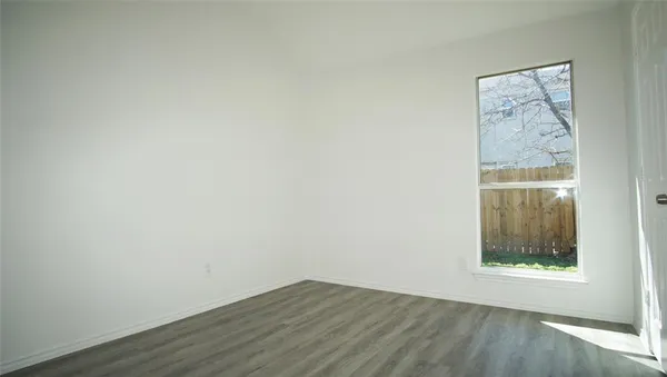 $1,850 | 319 Southeast 13th Street, Grand Prairie, TX 75051