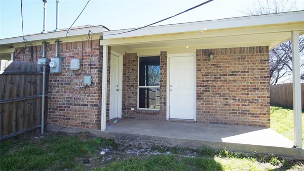 $1,850 | 319 Southeast 13th Street, Grand Prairie, TX 75051