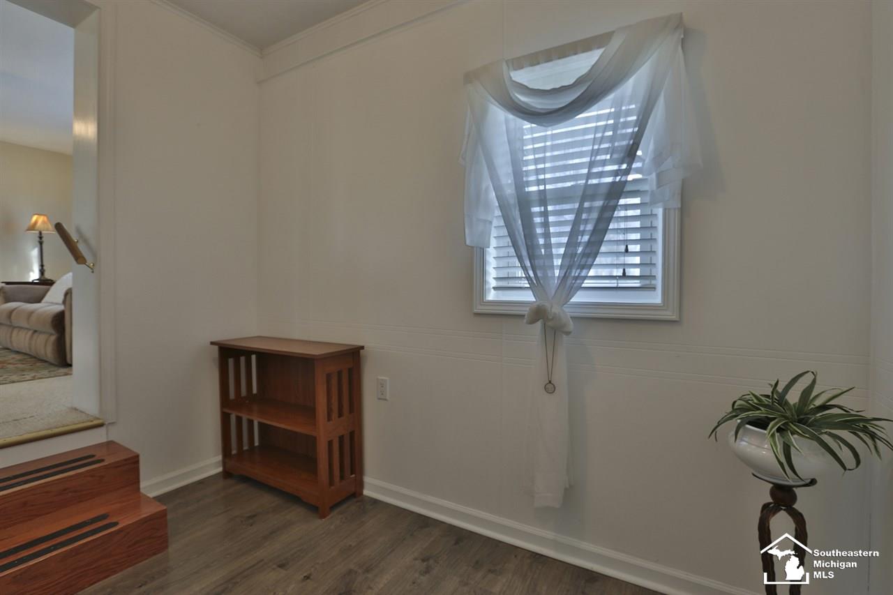 565 Lasalle Road Monroe, MI 48162 - Photo 15 of 25 Breezeway