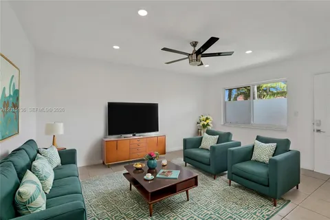 $209,999 | 3050 Northeast 5th Terrace, Unit 13, Wilton Manors, FL 33334