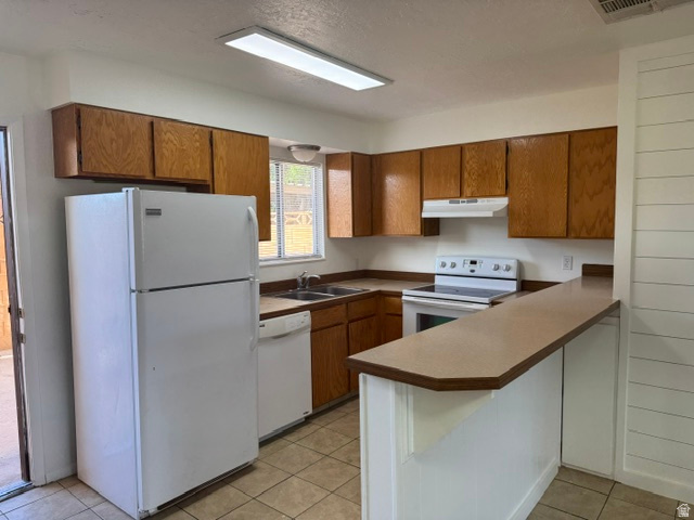 1797 West 950 North, Unit 2 St. George, UT 84770 - Photo 3 of 11 Kitchen featuring wood cabinetry and a breakfast bar