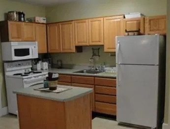 $1,350 | 143 South Main Street, Unit 3, Athol, MA 01331