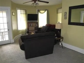 $1,350 | 143 South Main Street, Unit 3, Athol, MA 01331