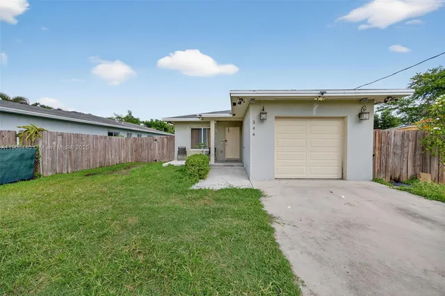 a view of a back yard of the house