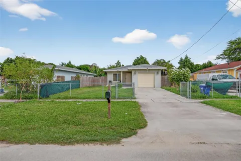 a house view with a backyard space