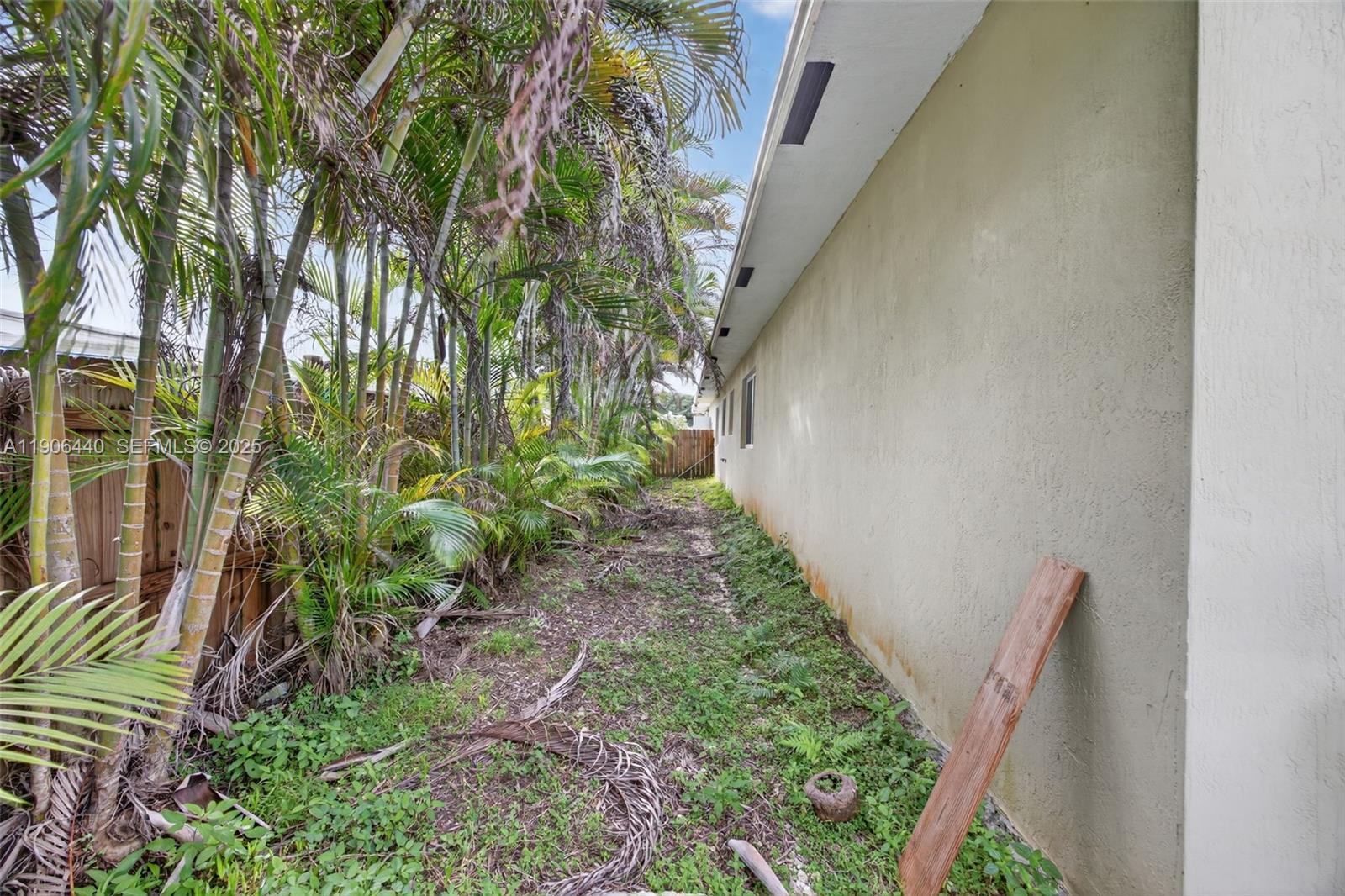344 Southwest 3rd Street Florida City, FL 33034 - Photo 33 of 35 a view of a garden with plants