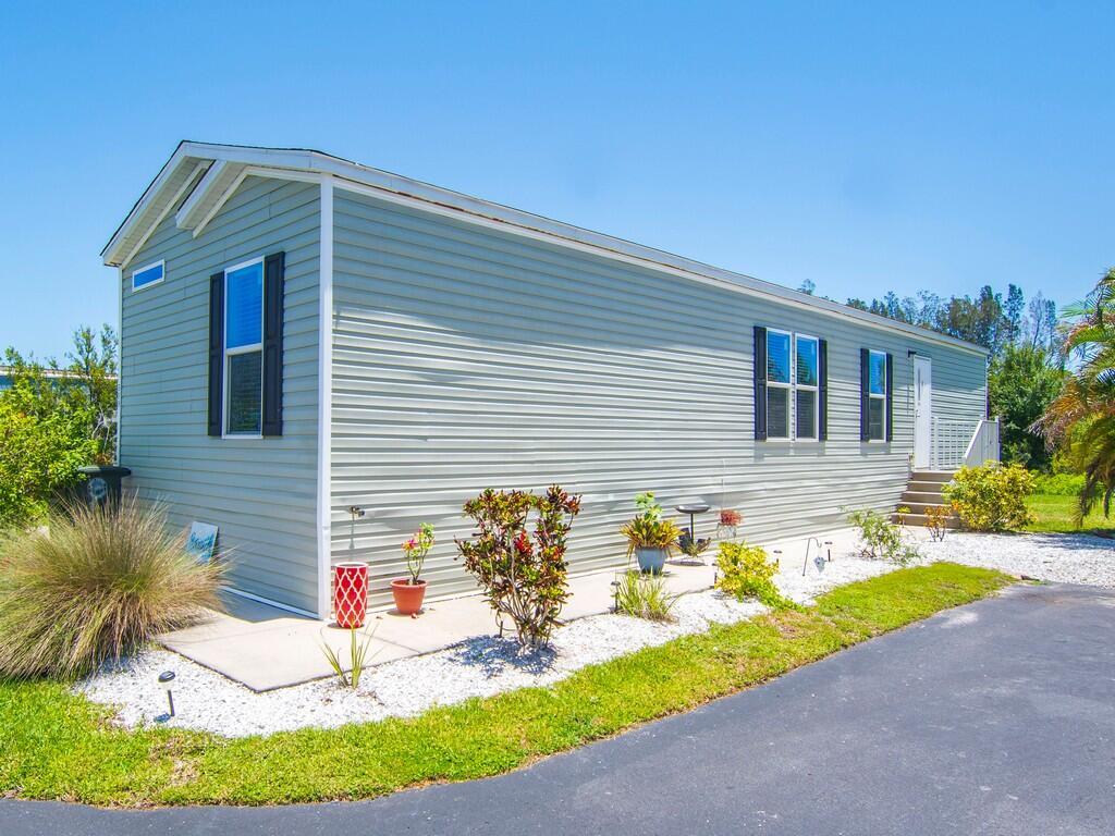 309 Mockingbird Avenue Fort Pierce, FL 34982 - Photo 17 of 22 Side View