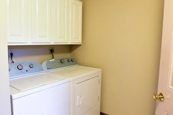 $3,600 | 177 Dean Street, Unit 1, Norwood, MA 02062