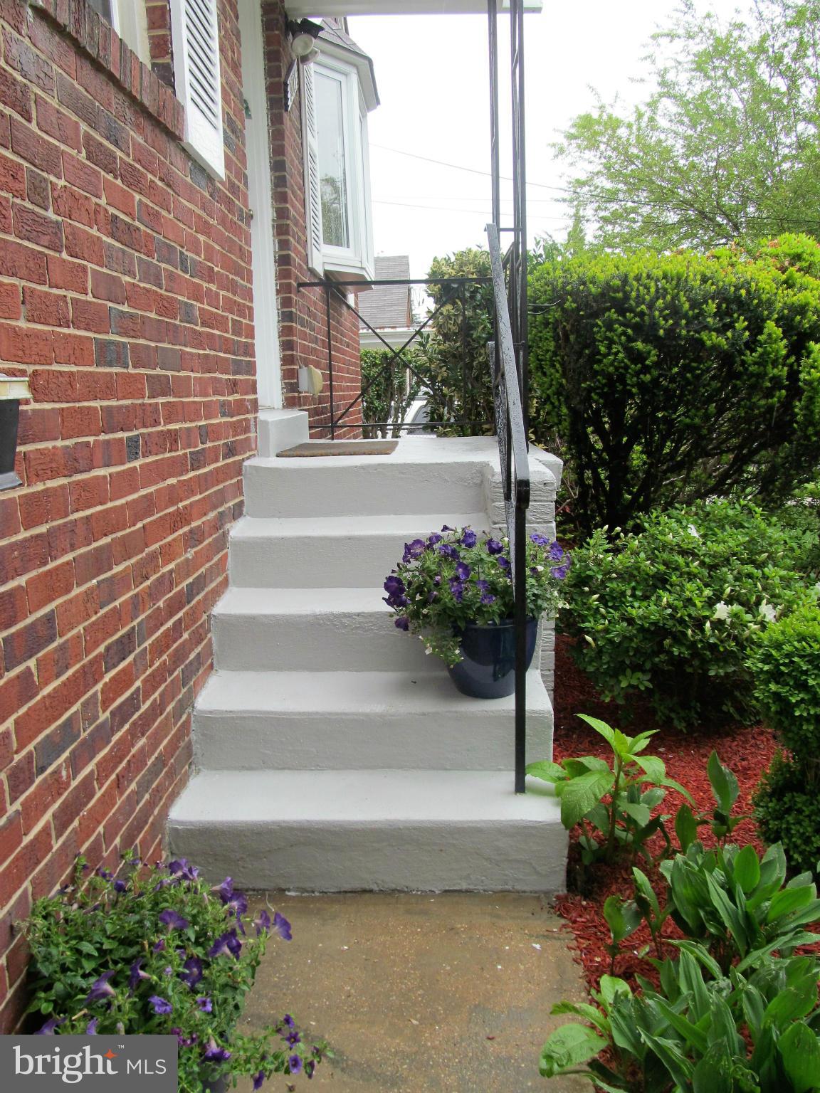Exterior (Front) Entry