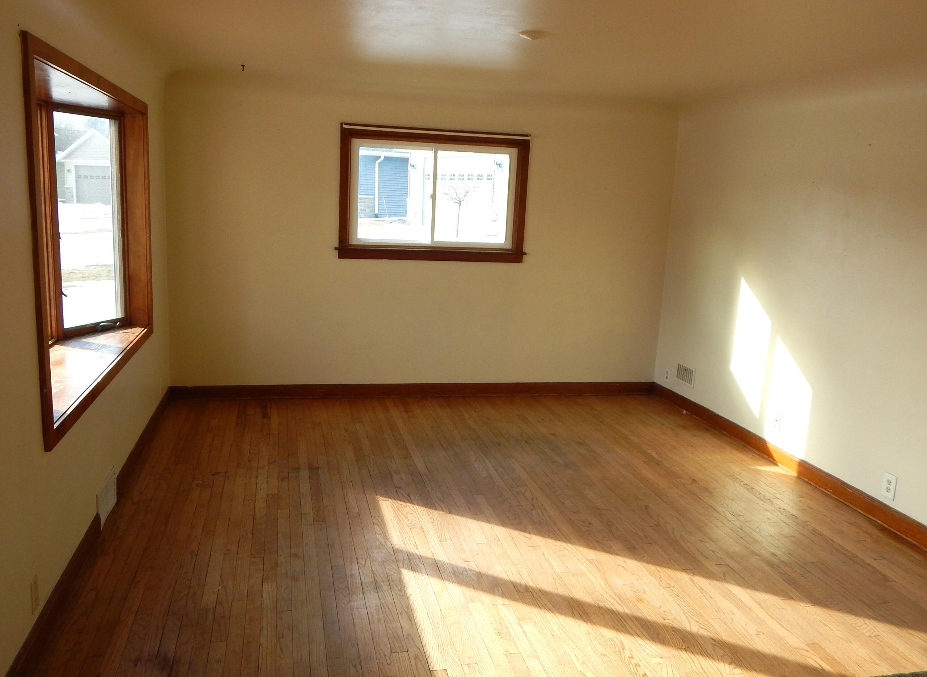4040 Spring Court Sheboygan, WI 53081 - Photo 5 of 16 Living Room