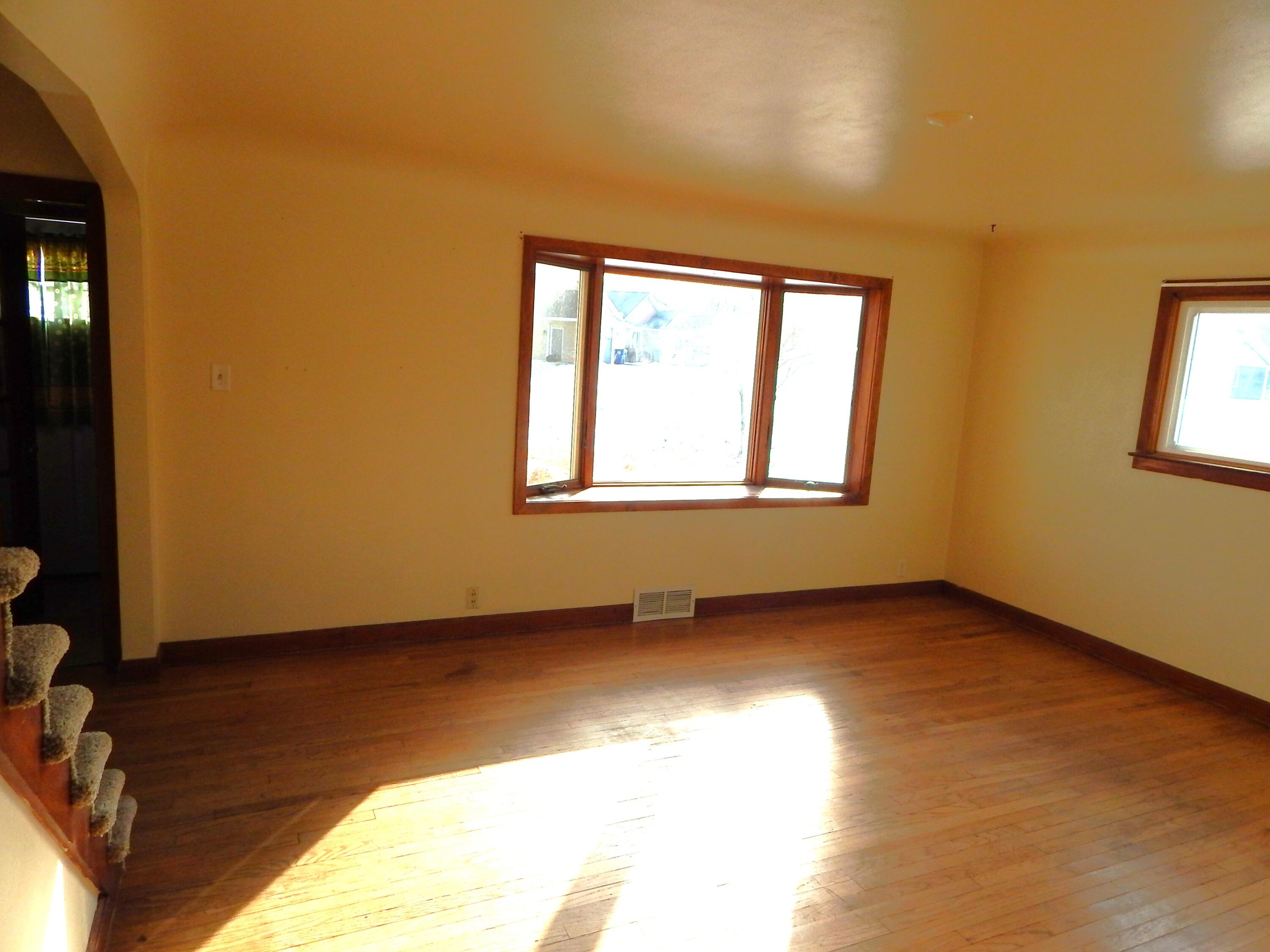 4040 Spring Court Sheboygan, WI 53081 - Photo 7 of 16 Living Room