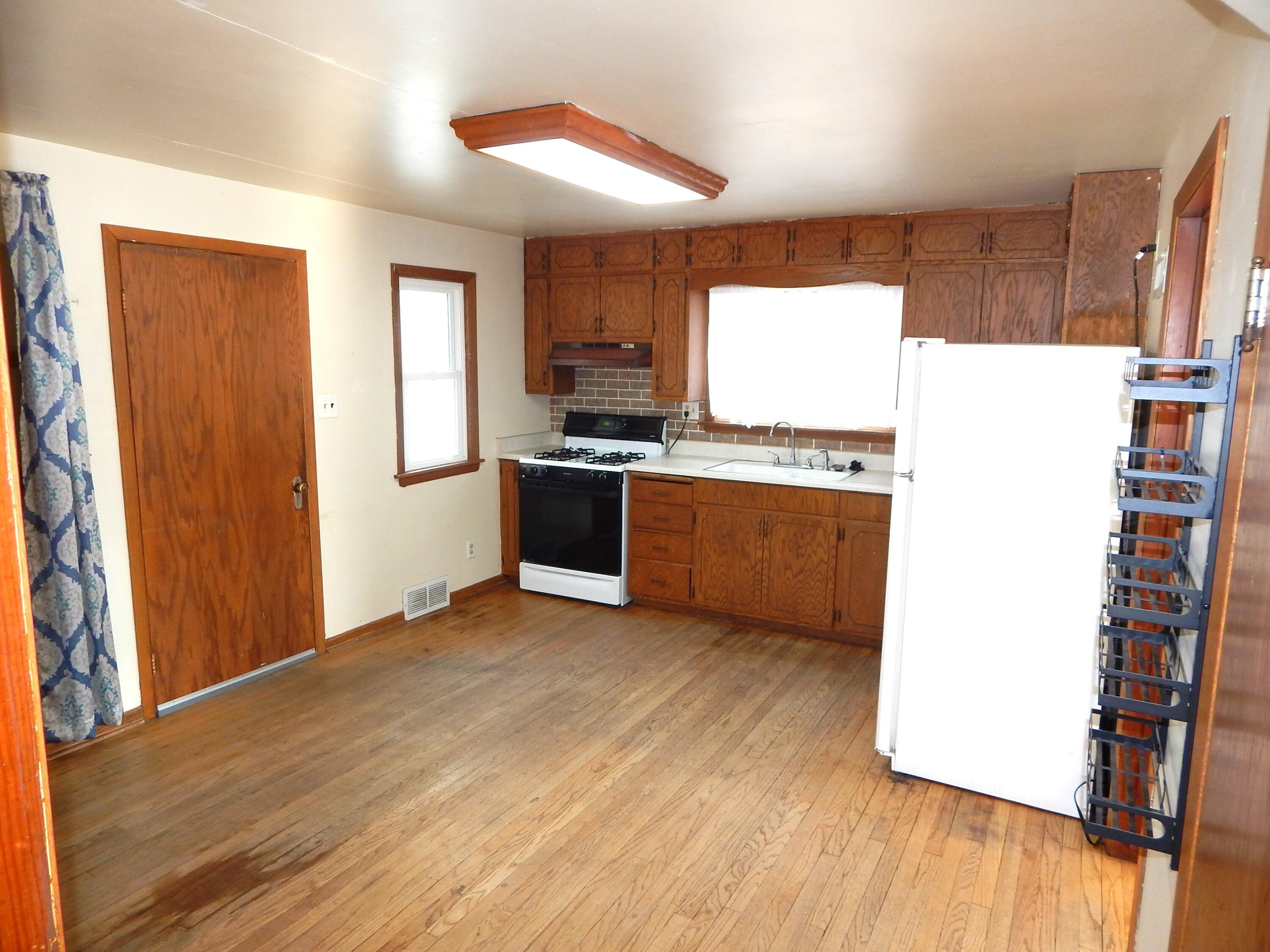 4040 Spring Court Sheboygan, WI 53081 - Photo 9 of 16 Kitchen