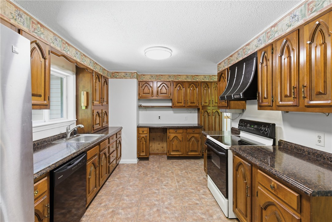 32 Briarwood Road Lincoln, RI 02865 - Photo 14 of 44