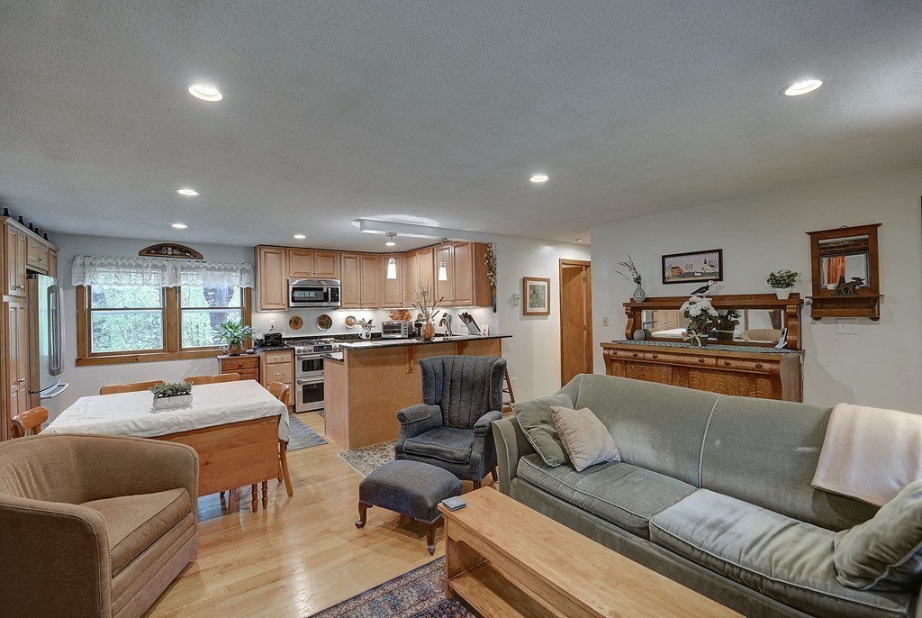 101 New Boston Road Sturbridge, MA 01566 - Photo 5 of 29