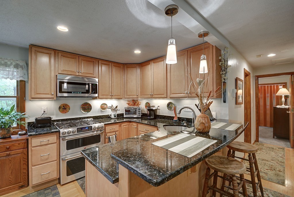 101 New Boston Road Sturbridge, MA 01566 - Photo 8 of 29