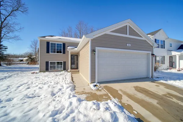 $270,000 | 130 Lighthouse Lane, Brooklyn, MI 49230