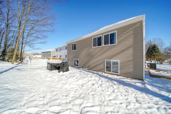 $270,000 | 130 Lighthouse Lane, Brooklyn, MI 49230