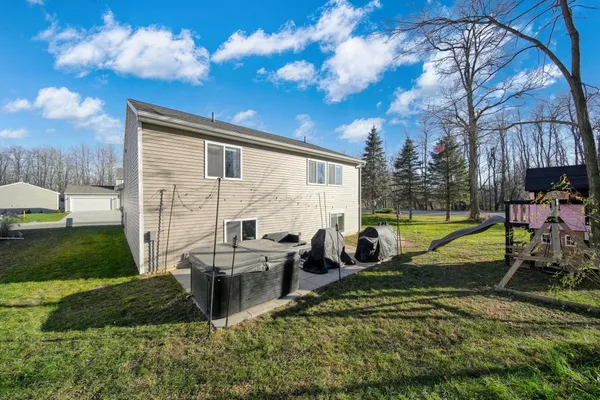 $270,000 | 130 Lighthouse Lane, Brooklyn, MI 49230