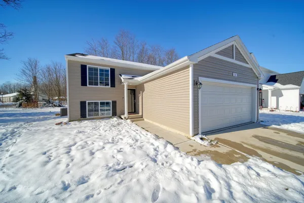 $270,000 | 130 Lighthouse Lane, Brooklyn, MI 49230