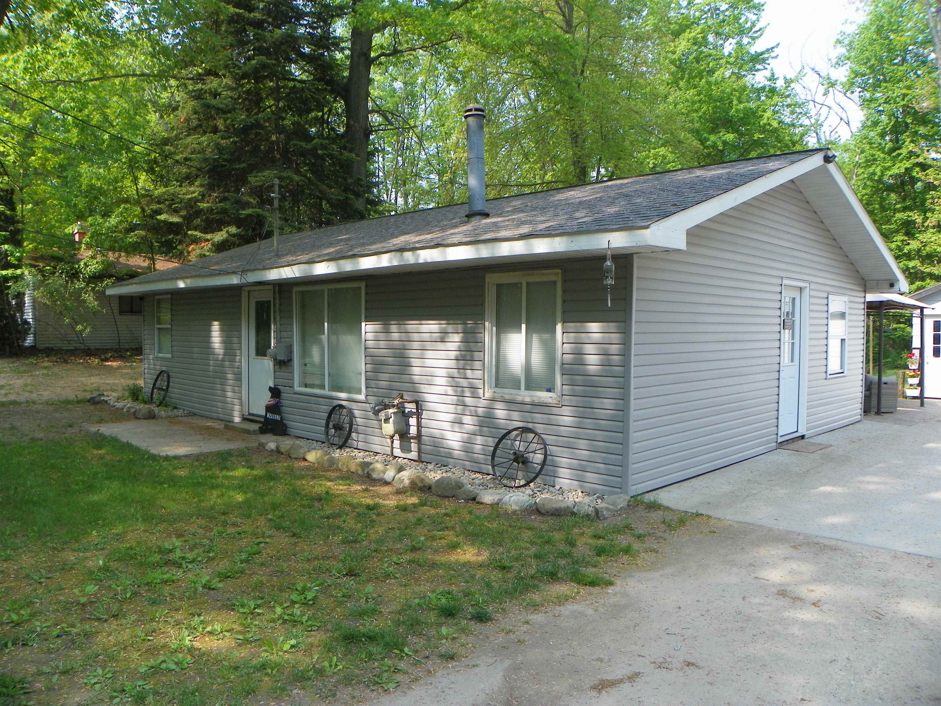 1265 Russell Street Harrison, MI 48625 - Photo 5 of 28