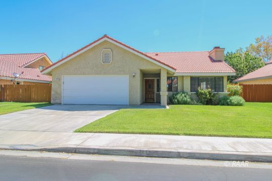 958 Roosevelt Street Ridgecrest, CA 93555 - Photo 1 of 27 Gallery Image 1