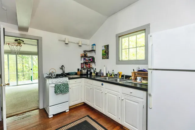 $1,100,000 | 133 Hay Hill Road, Francestown, NH 03043