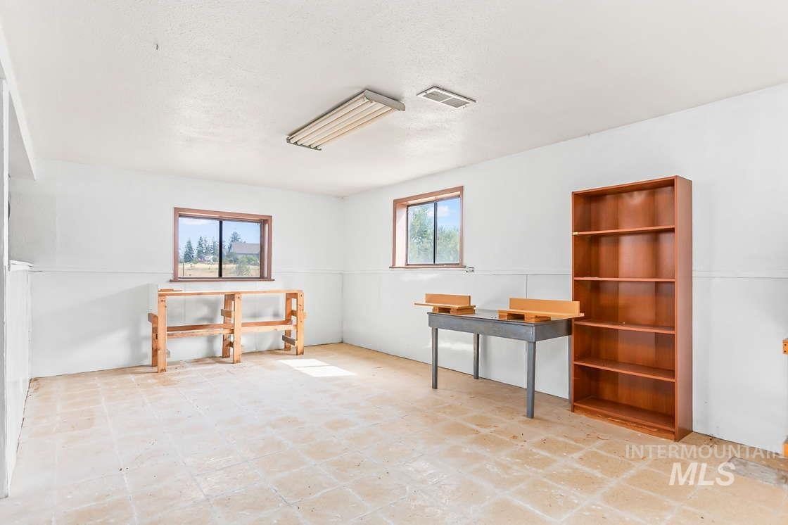 255 3 Bear Creek Road Kendrick, ID 83537 - Photo 37 of 44 Below grade area featuring a textured ceiling