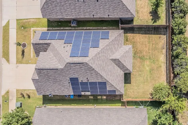 a view of a backyard of the house