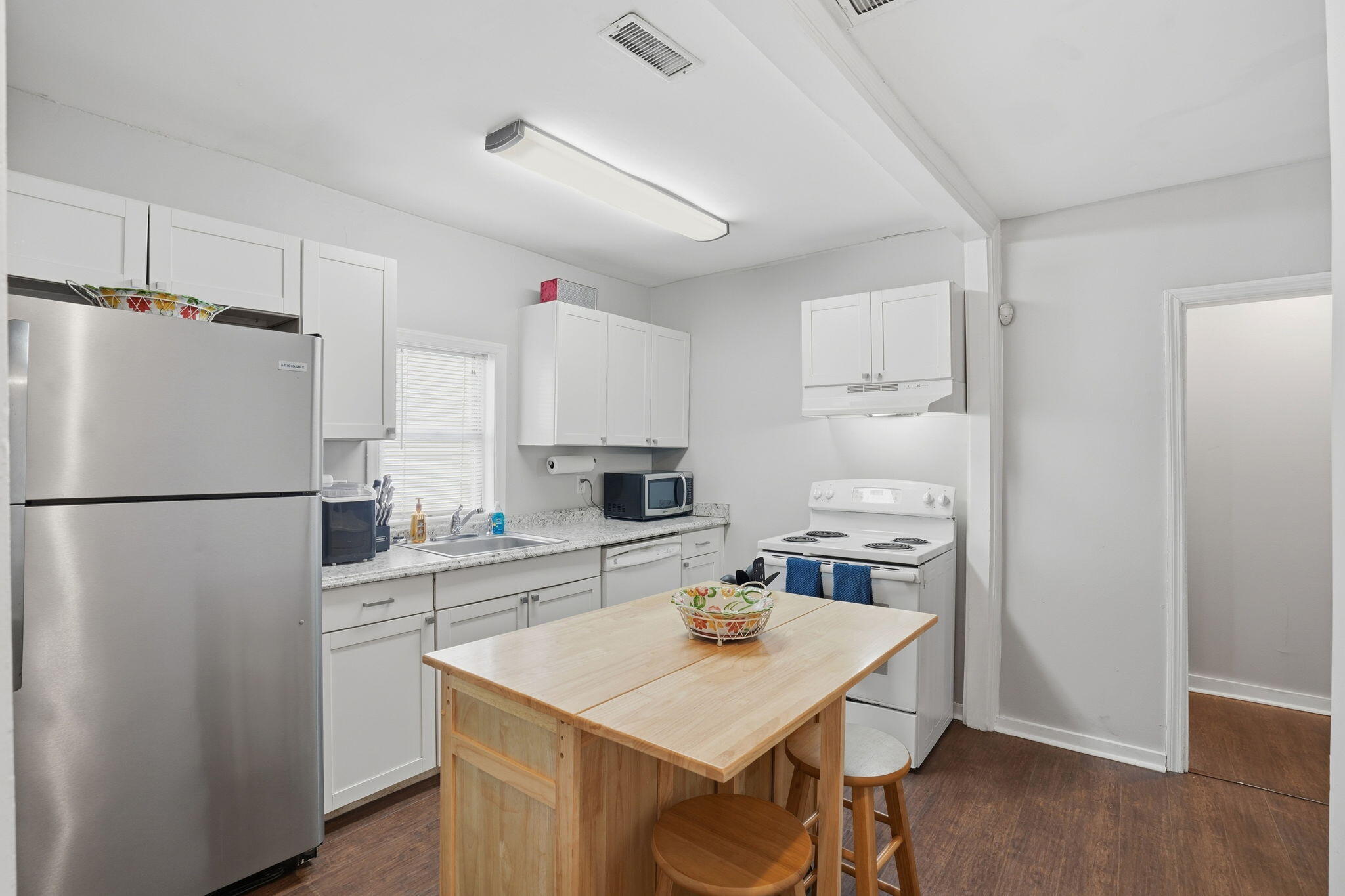 105 Cooper Street Charleston, SC 29403 - Photo 11 of 24 14-web-or-mls-009_DSC04396_1