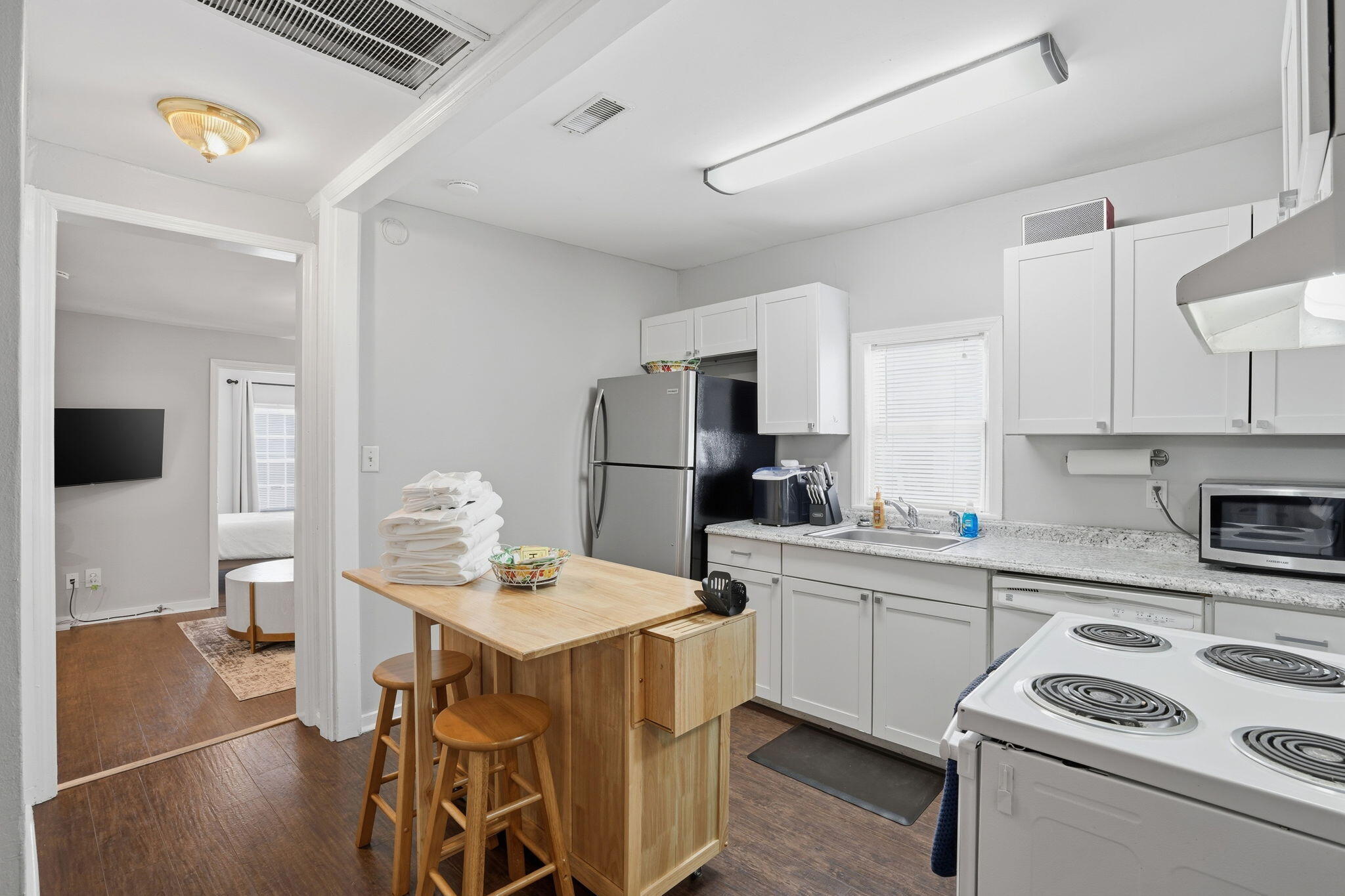 105 Cooper Street Charleston, SC 29403 - Photo 10 of 24 13-web-or-mls-010_DSC04399_1