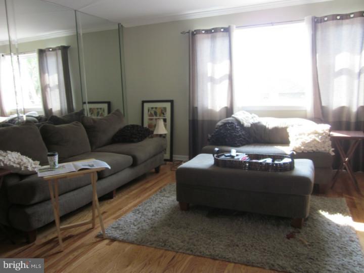 9936 Wingtip Road Philadelphia, PA 19115 - Photo 3 of 18 Gallery Image 3