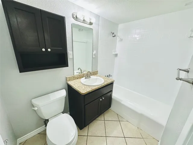$1,125 | 601 West 11th Street, Unit 223, Austin, TX 78701