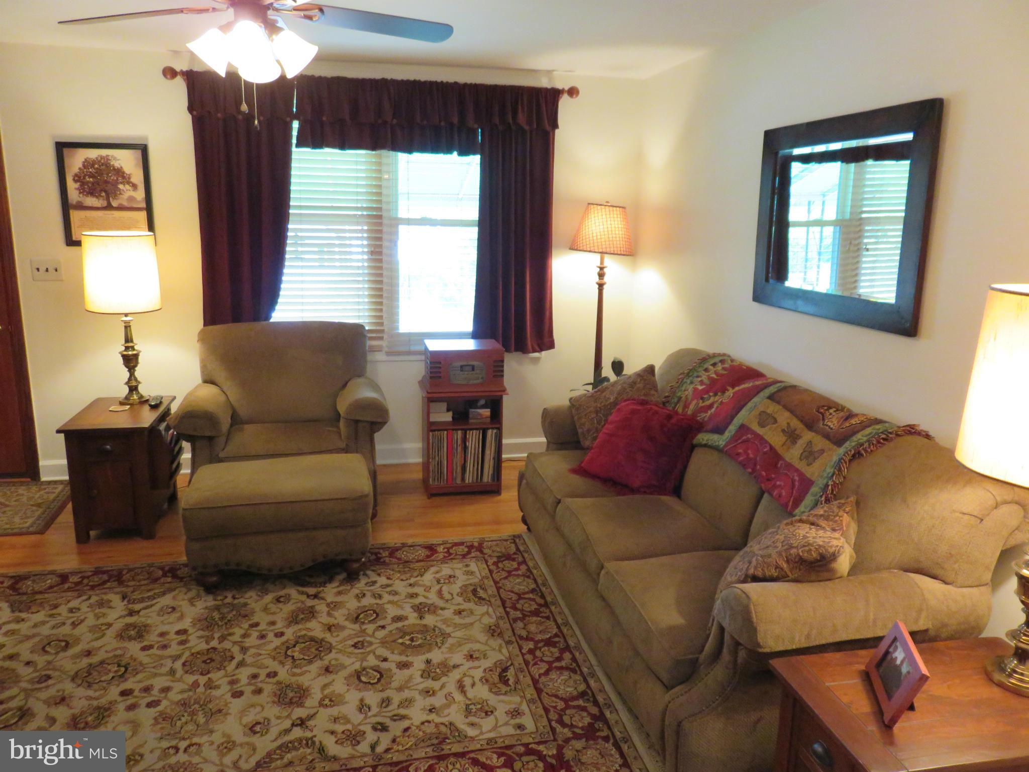 7534 Berkshire Road Baltimore, MD 21224 - Photo 3 of 30 Spacious Living Room