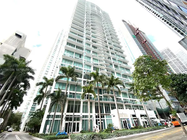 $3,100 | 41 Southeast 5th Street, Unit 804, Miami, FL 33131