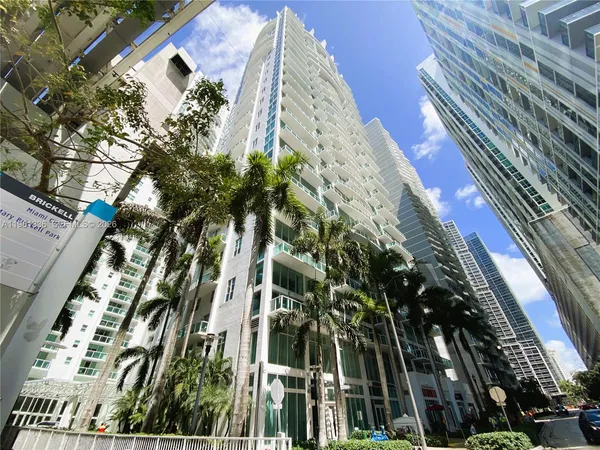 $3,100 | 41 Southeast 5th Street, Unit 804, Miami, FL 33131