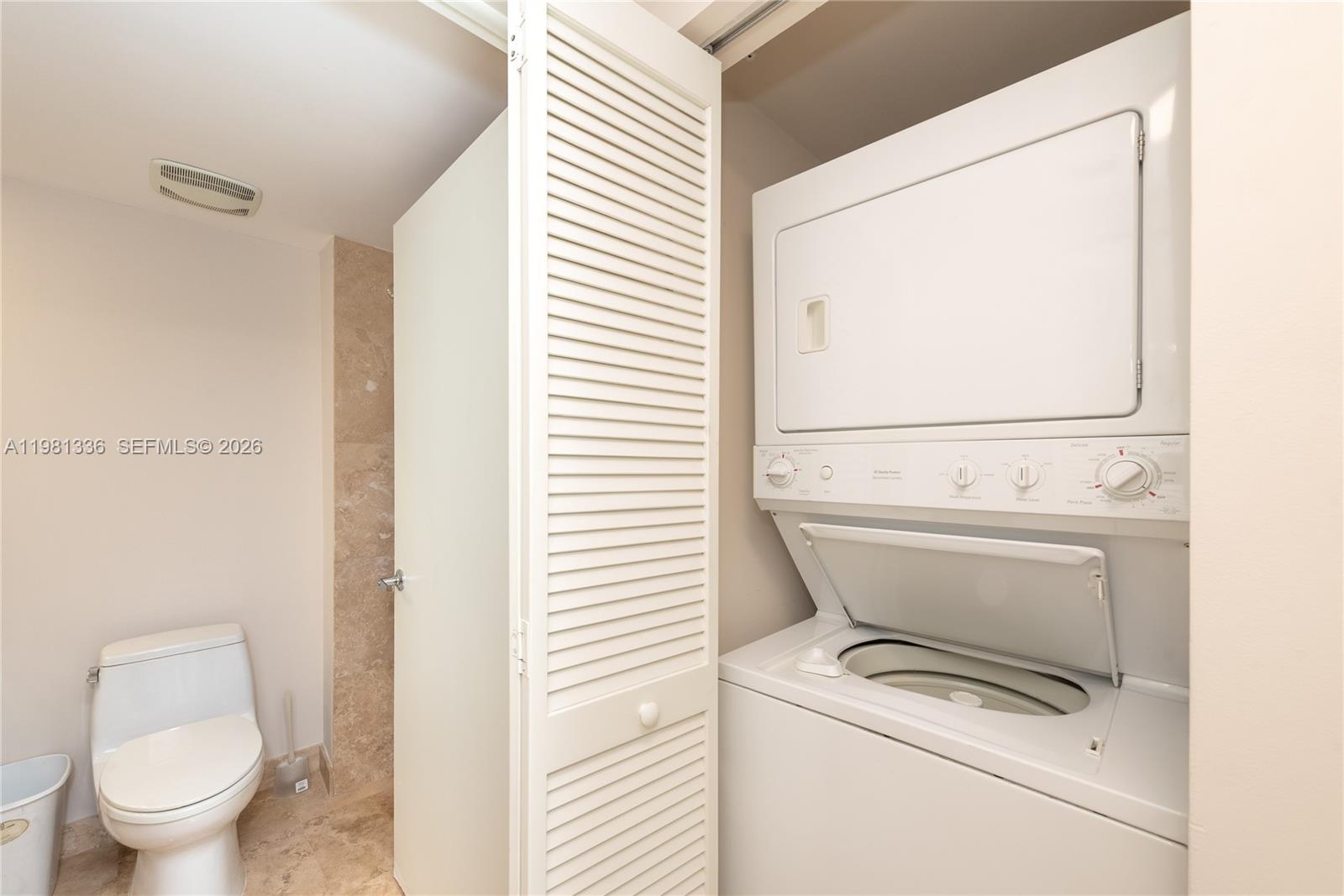 41 Southeast 5th Street, Unit 804 Miami, FL 33131 - Photo 11 of 30