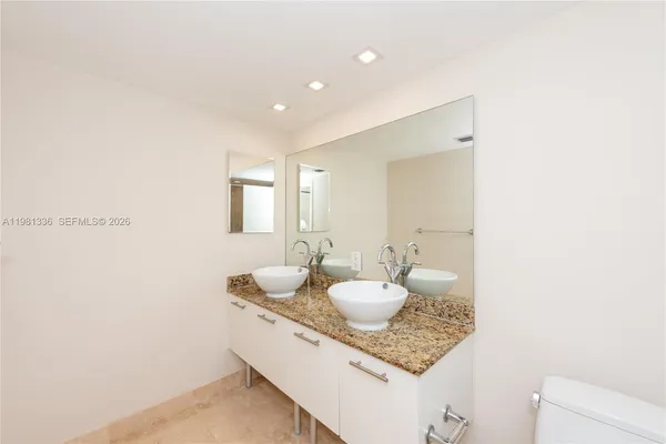 $3,100 | 41 Southeast 5th Street, Unit 804, Miami, FL 33131