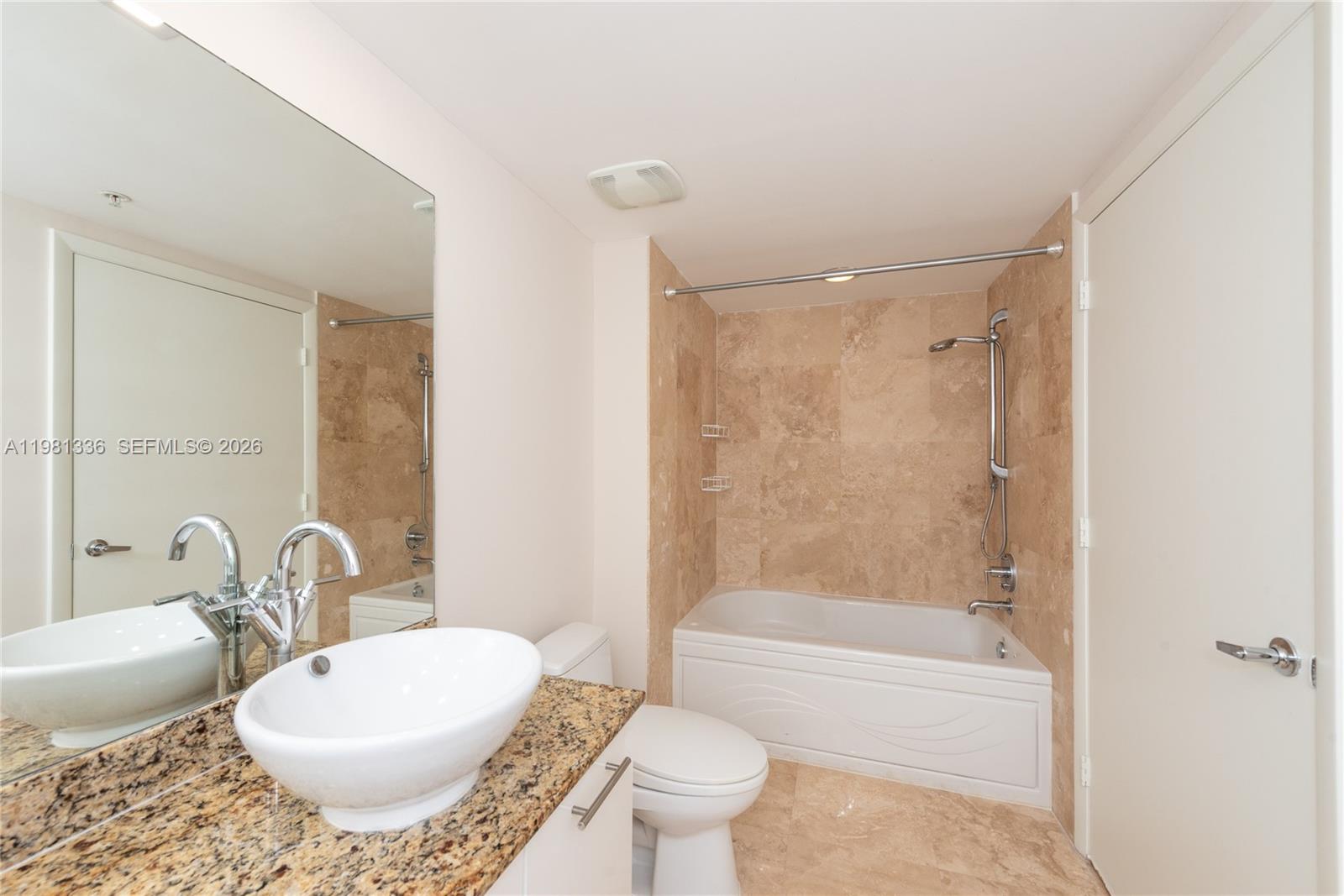 41 Southeast 5th Street, Unit 804 Miami, FL 33131 - Photo 13 of 30