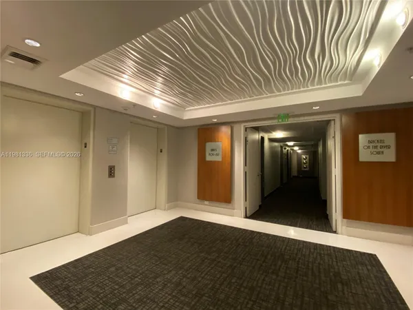 $3,100 | 41 Southeast 5th Street, Unit 804, Miami, FL 33131