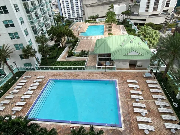 $3,100 | 41 Southeast 5th Street, Unit 804, Miami, FL 33131