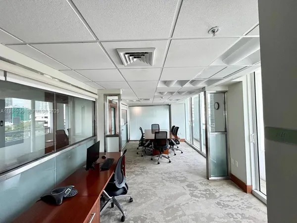 $3,100 | 41 Southeast 5th Street, Unit 804, Miami, FL 33131