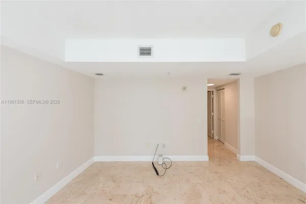 $3,100 | 41 Southeast 5th Street, Unit 804, Miami, FL 33131