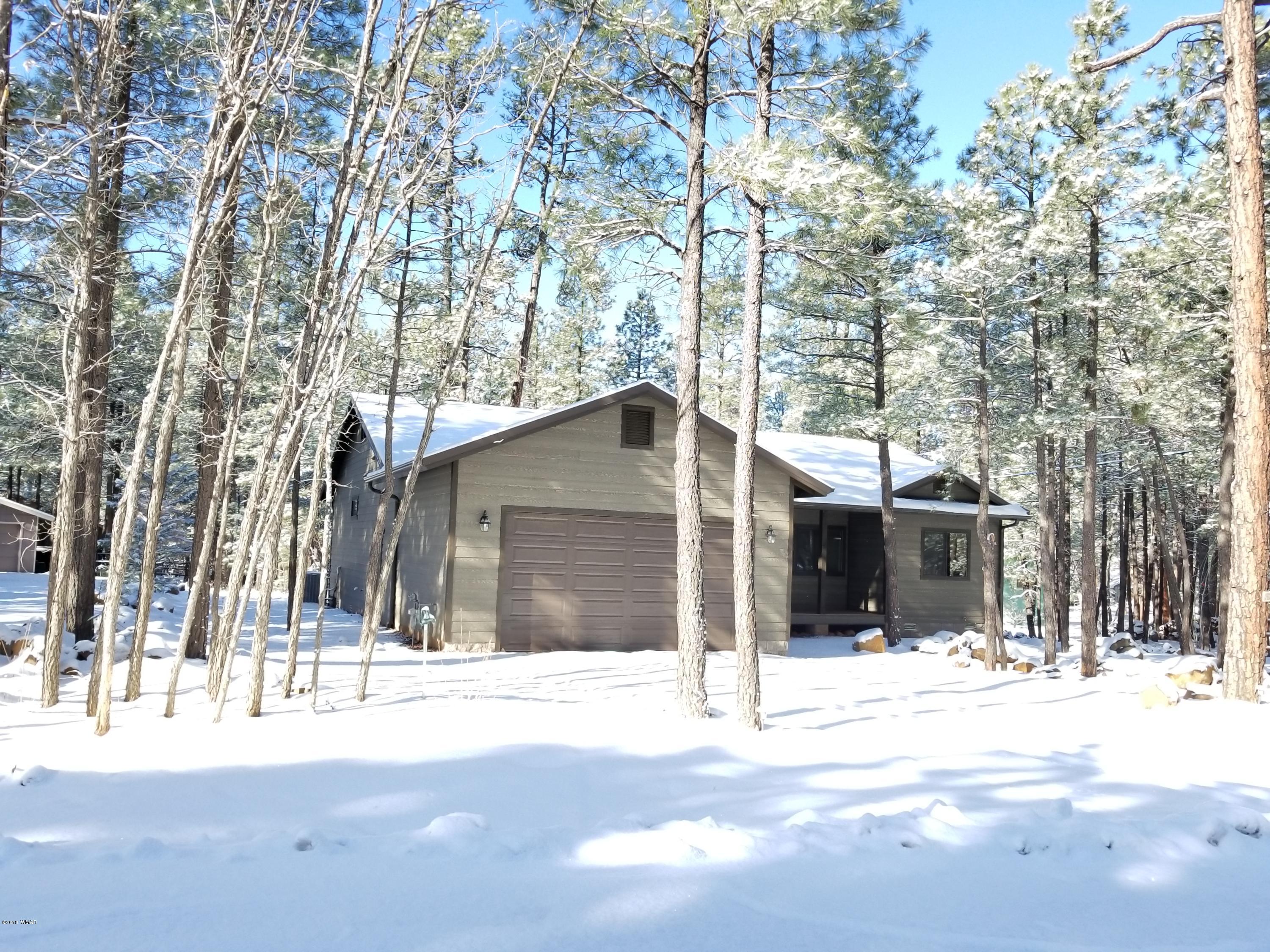 2962 Chestnut Circle, Unit 3 Pinetop, AZ 85935 - Photo 2 of 35 a outdoor space with a tree