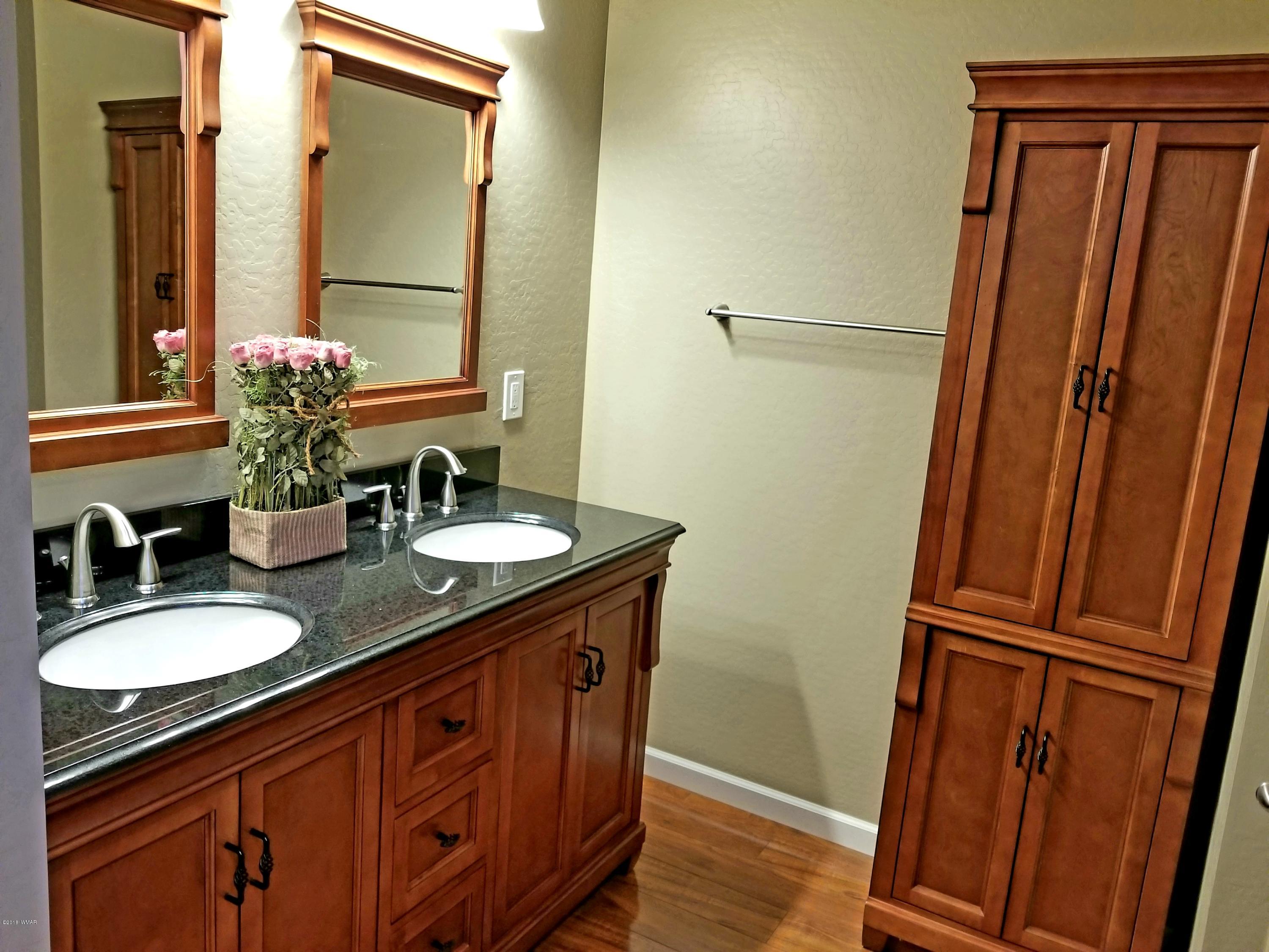 2962 Chestnut Circle, Unit 3 Pinetop, AZ 85935 - Photo 25 of 35 a bathroom with 2 sink and a mirror