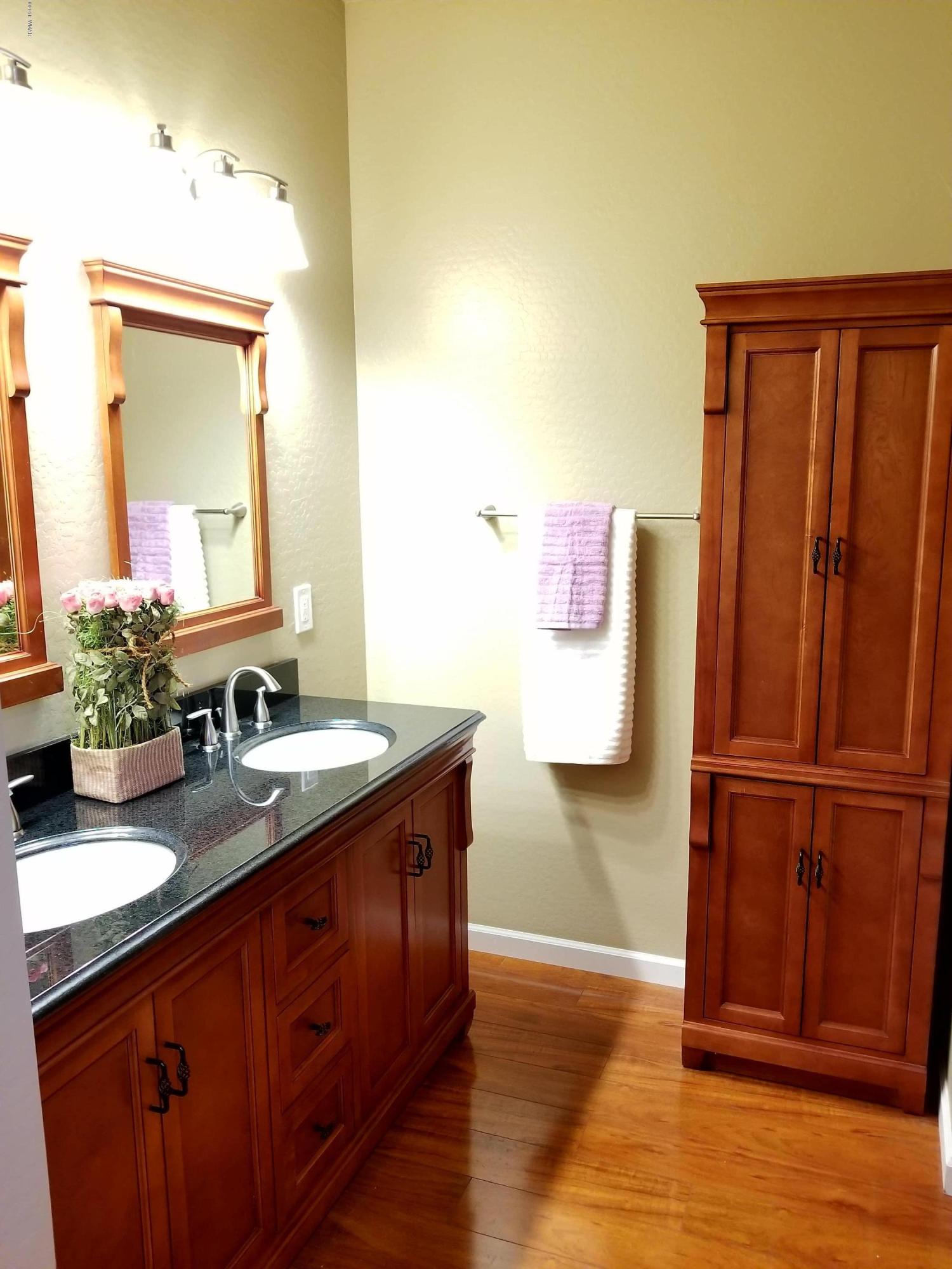 2962 Chestnut Circle, Unit 3 Pinetop, AZ 85935 - Photo 26 of 35 a bathroom with a sink and a mirror