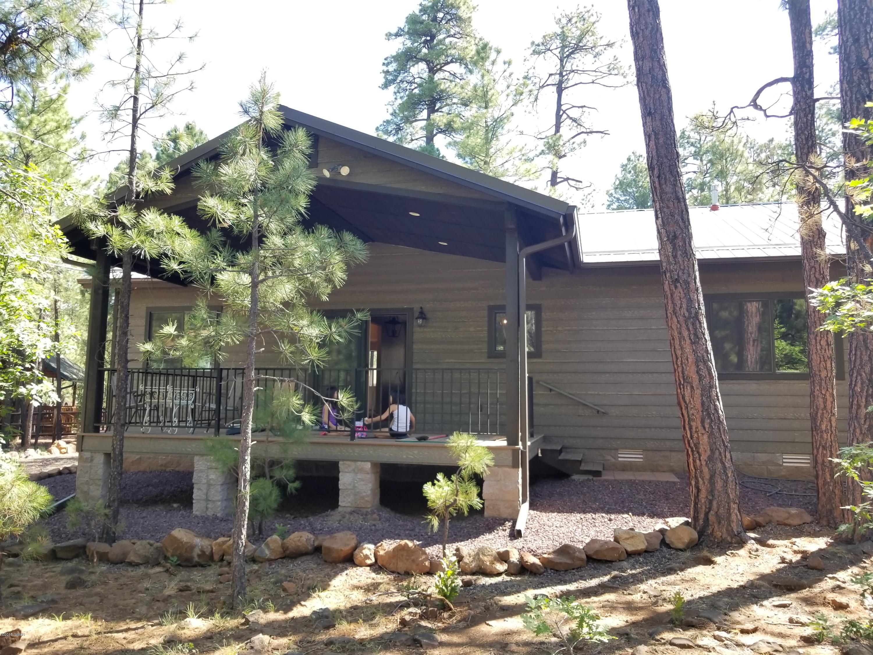 2962 Chestnut Circle, Unit 3 Pinetop, AZ 85935 - Photo 7 of 35 a view of a chairs and table in backyard